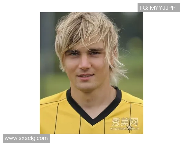 韩国足球球星长发造型展现独特魅力与个人风格引关注